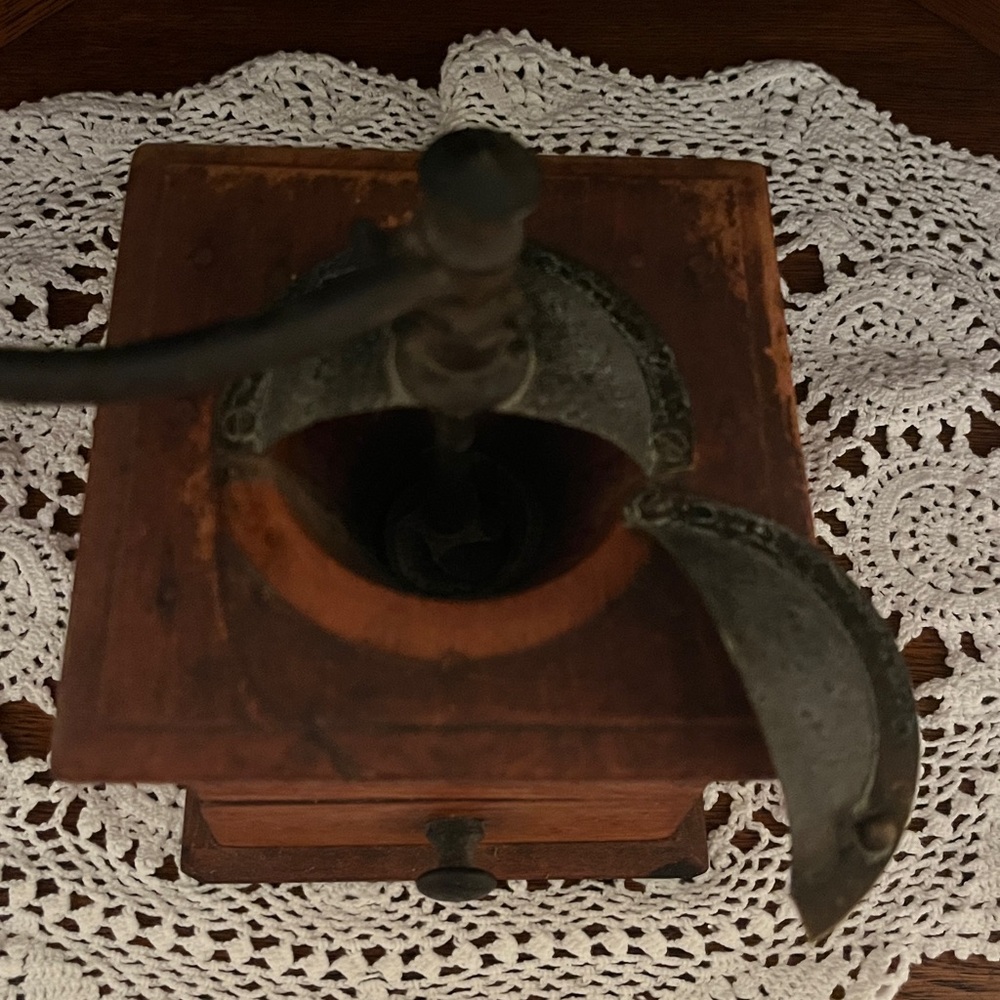 Vintage coffee grinder - Picture 7 of 10